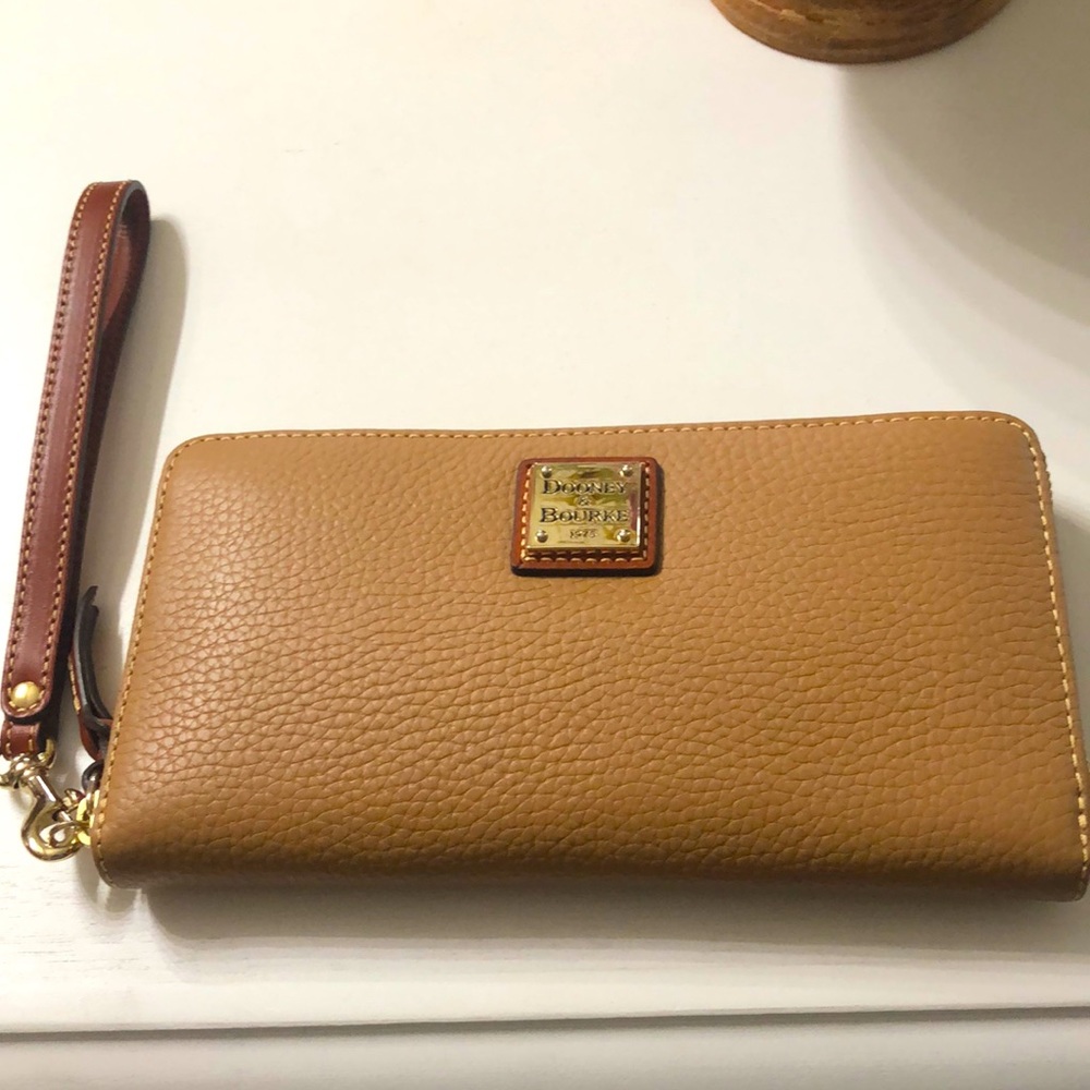Dooney & Bourke Tan Leather Wallet EUC